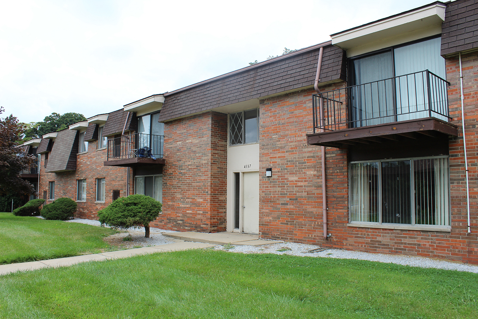 Warren Woods Apartments in Warren, MI